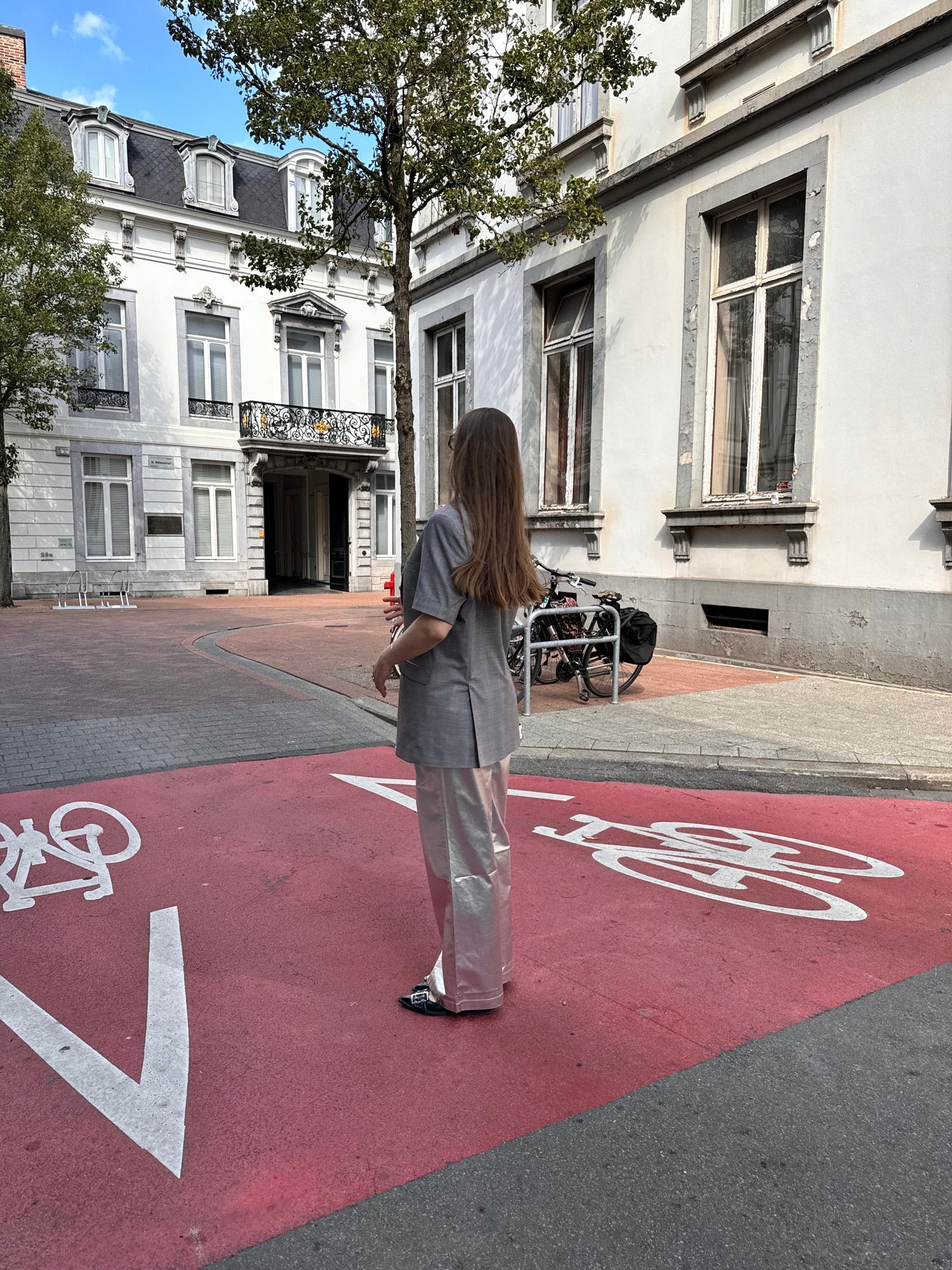 LA VESTE “À MANCHES COURTES,, upcycled blazer