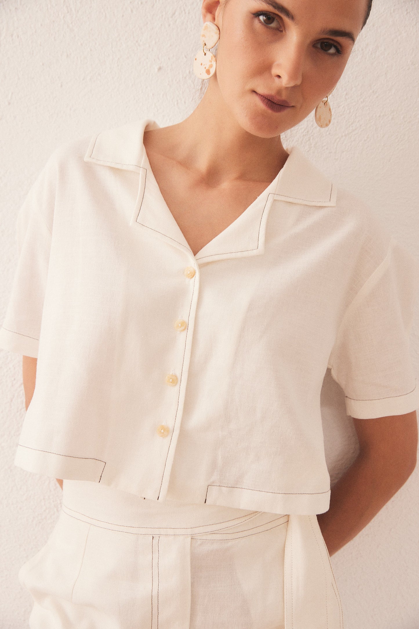 WHITE CROPPED SHIRT