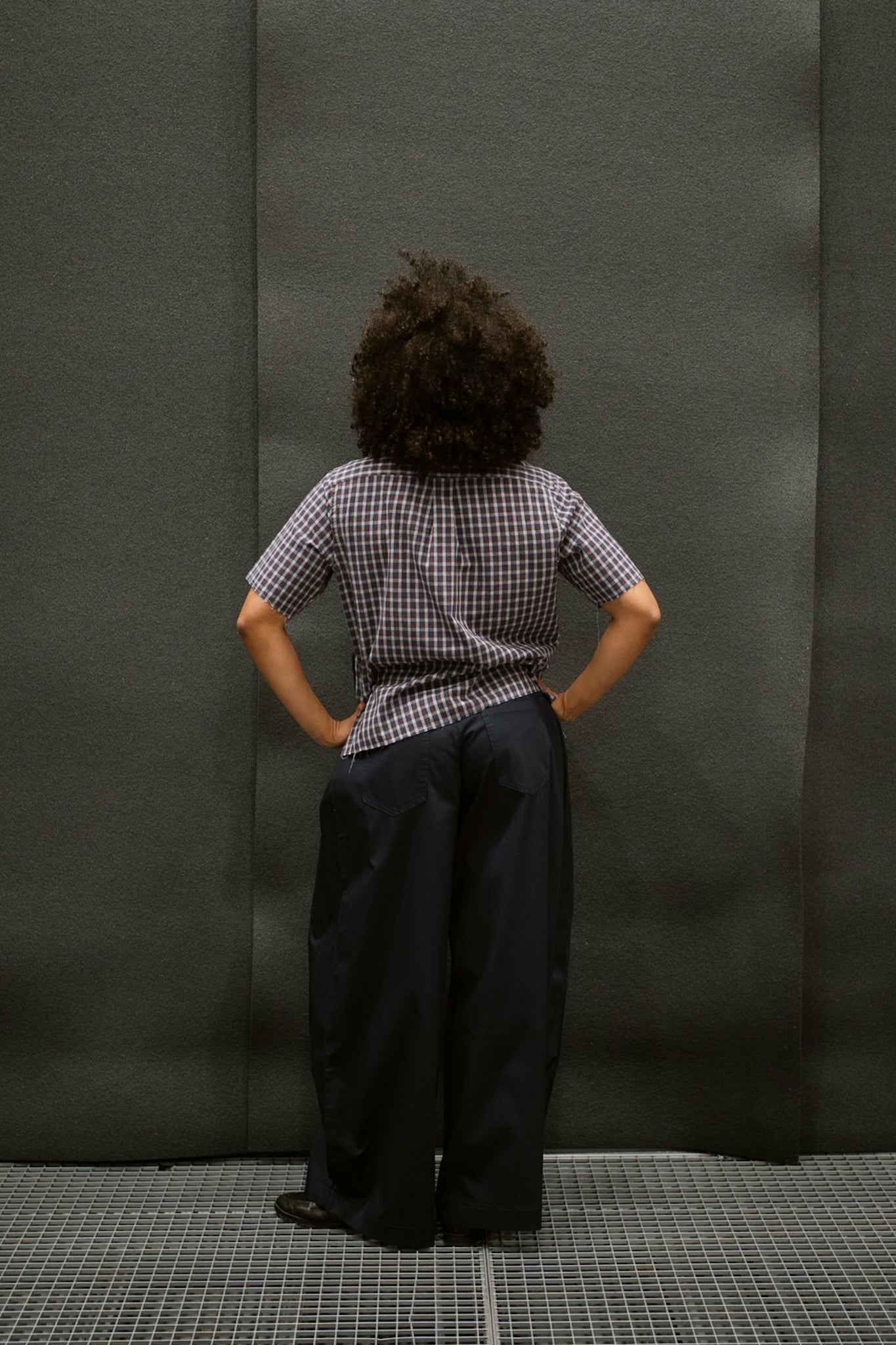 NAVY PLEATED TROUSERS