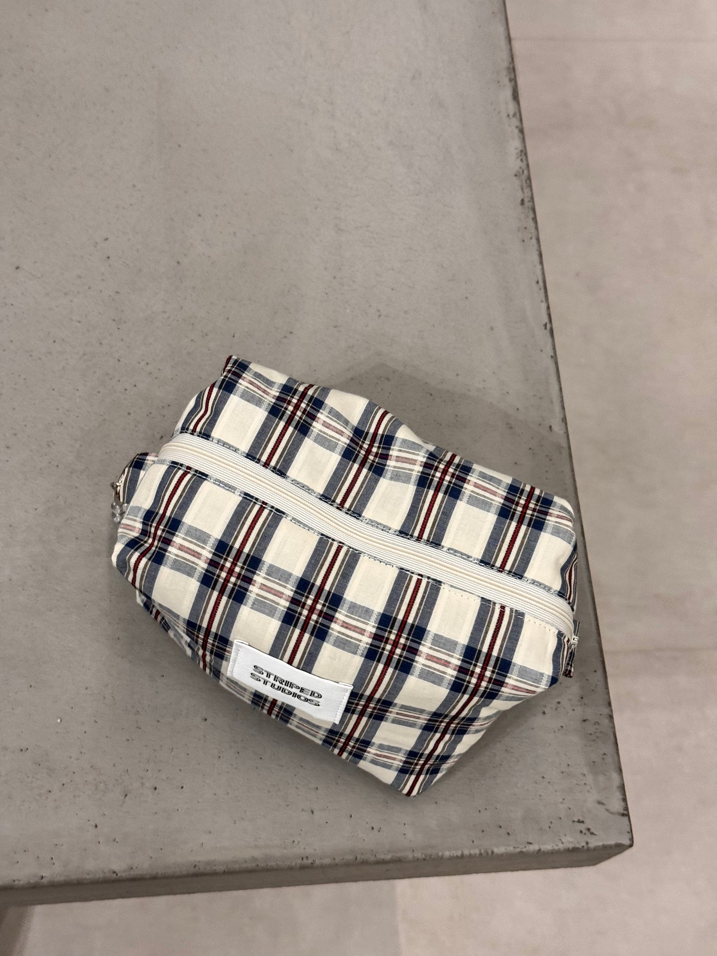 “TOILETRY BAG,,