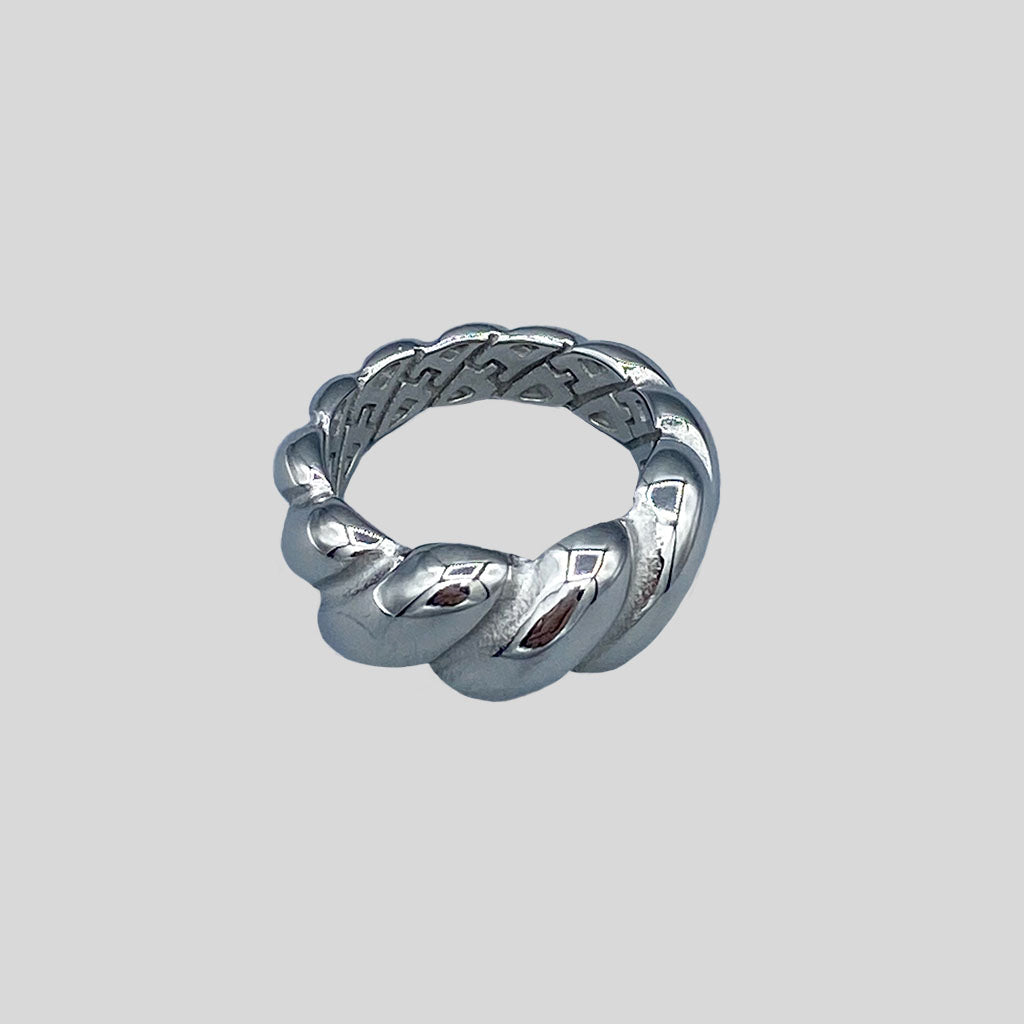 CHUNKY CROISSANT ring