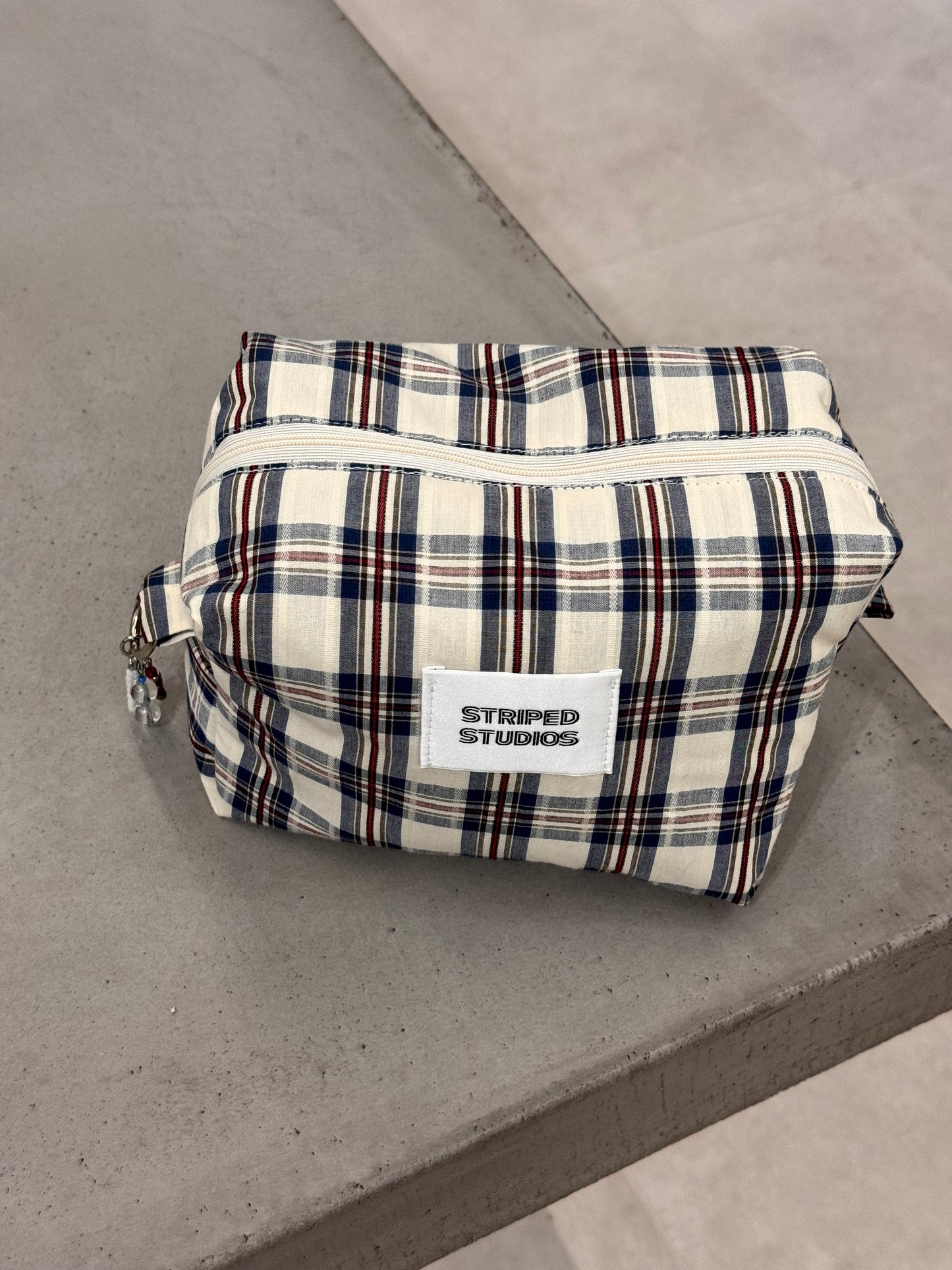 “TOILETRY BAG,,