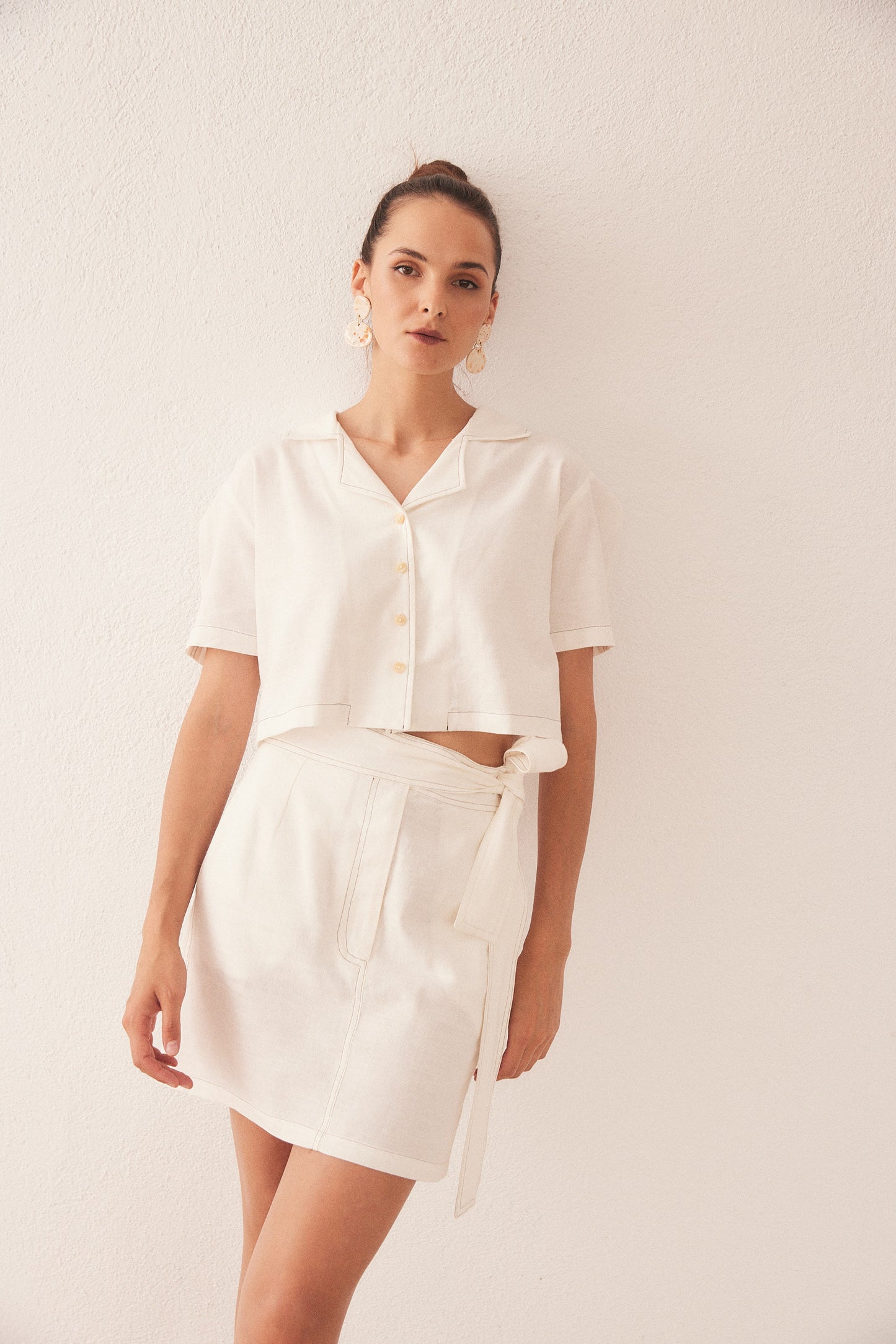 WHITE CROPPED SHIRT
