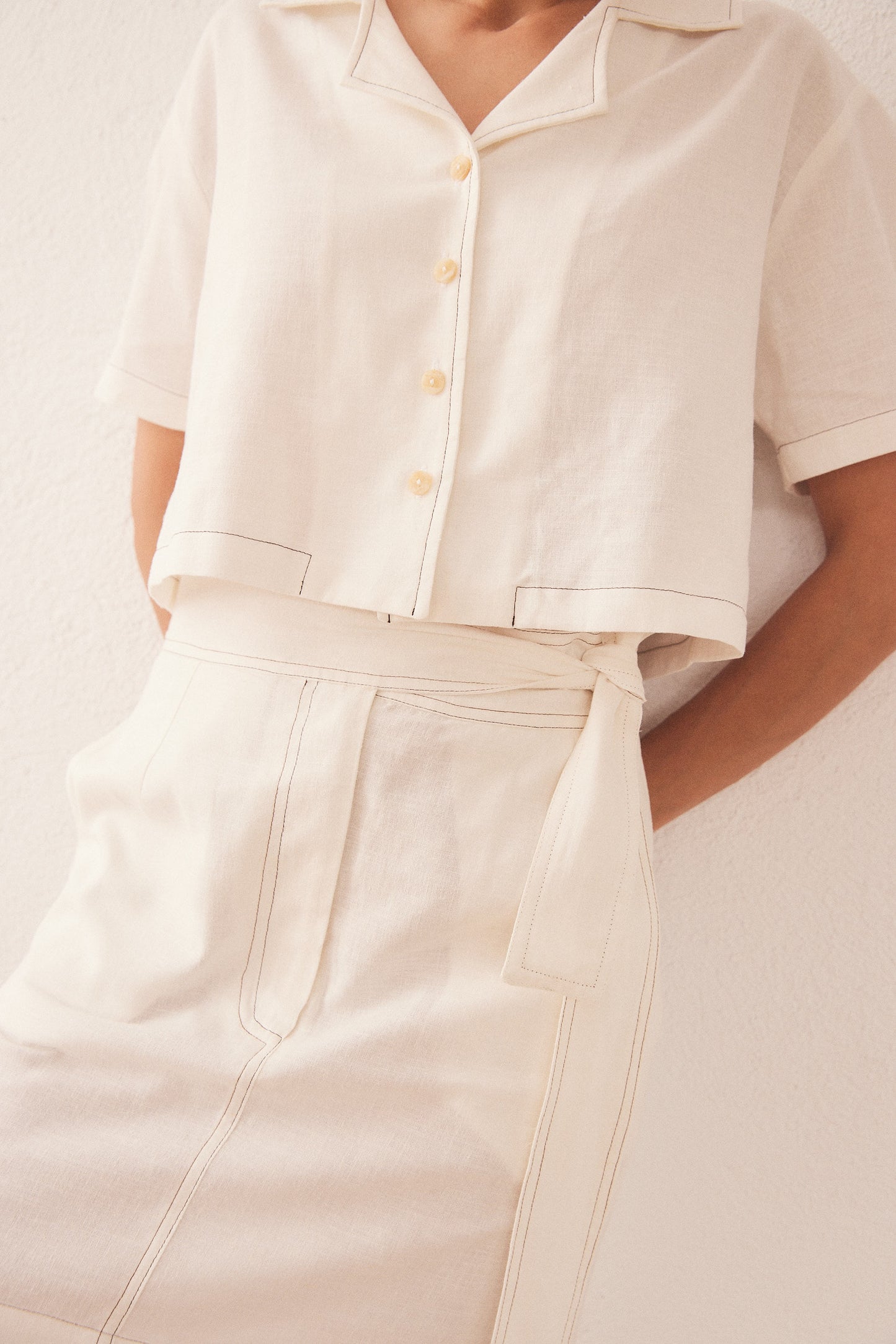 WHITE CROPPED SHIRT