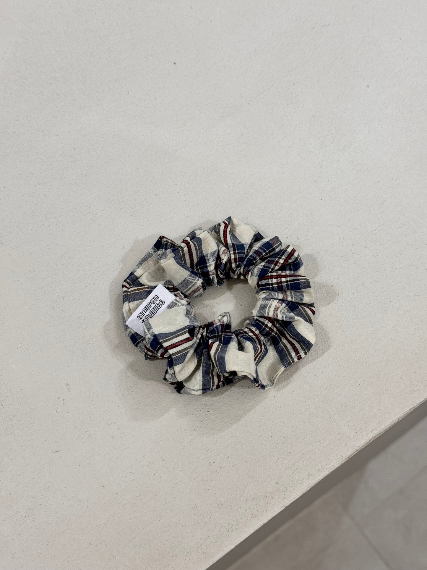 CHECKERED SCRUNCHIE - small