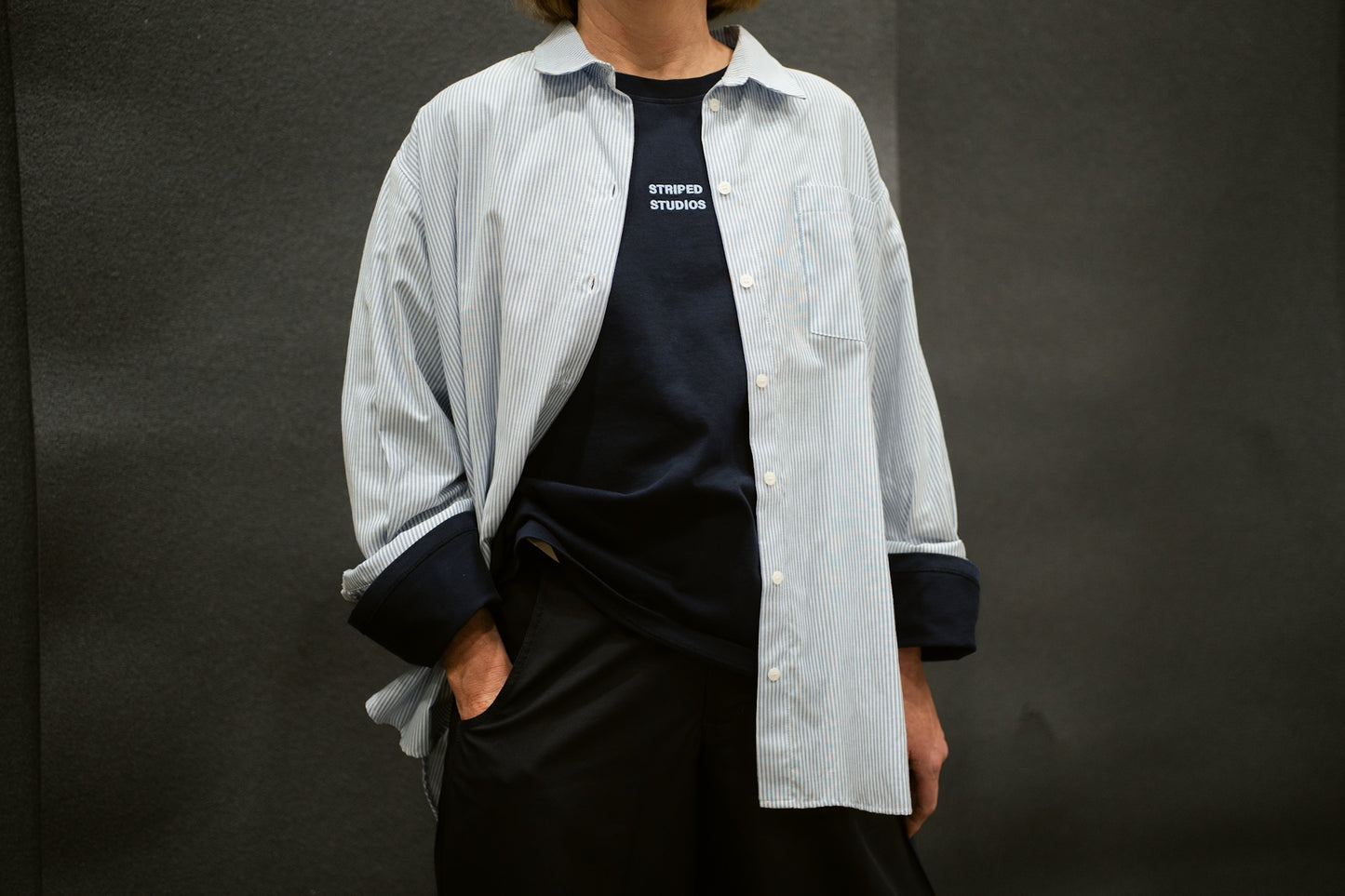 NAVY LONGSLEEVE LOGO