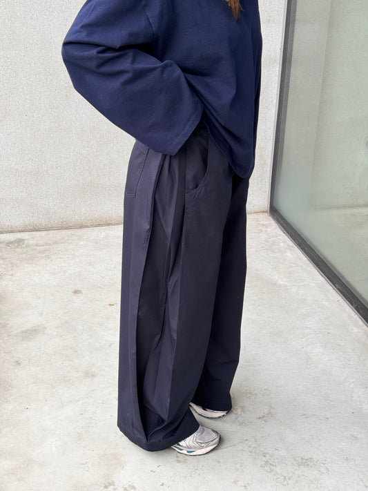 NAVY PLEATED TROUSERS