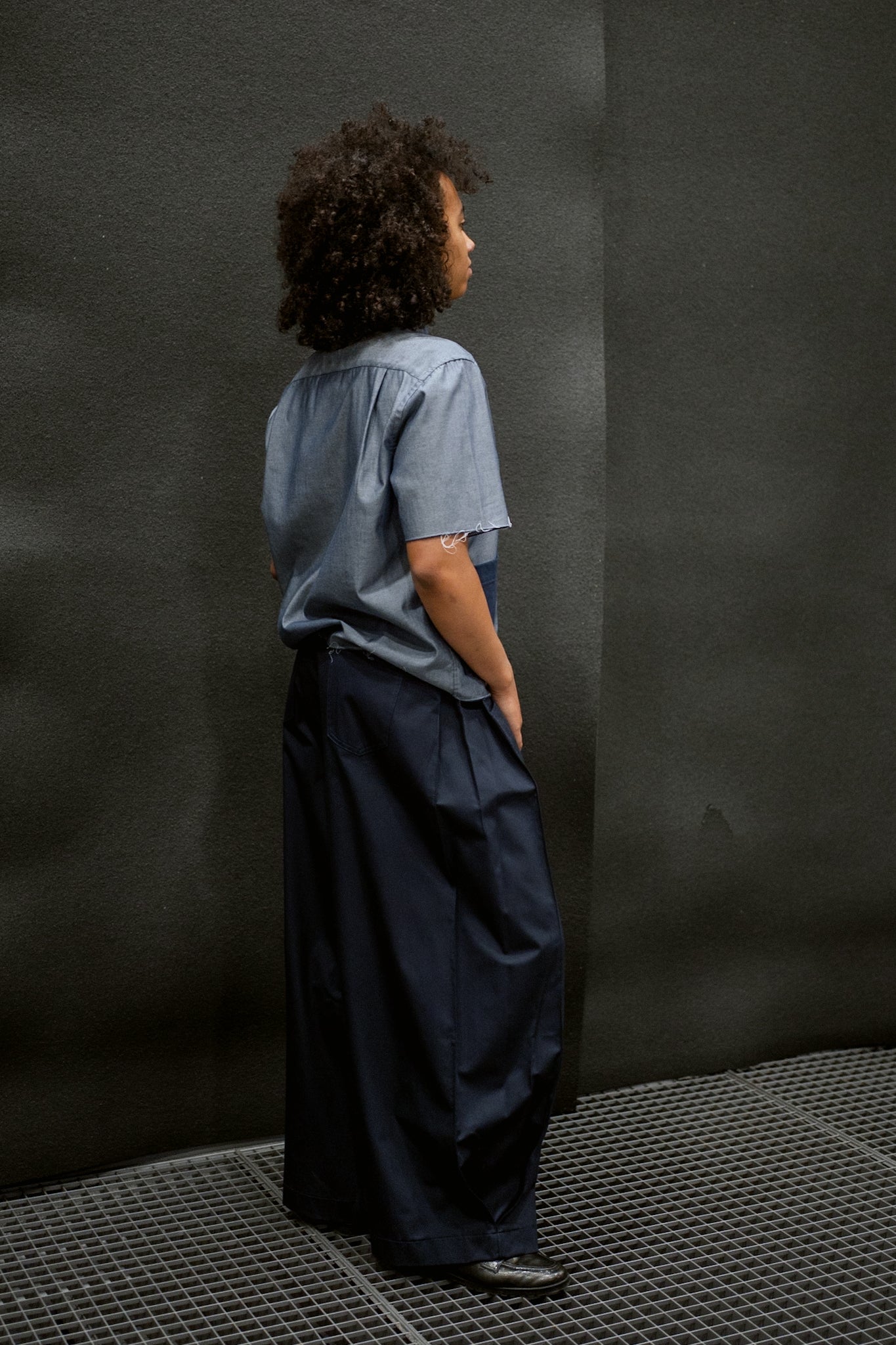 NAVY PLEATED TROUSERS