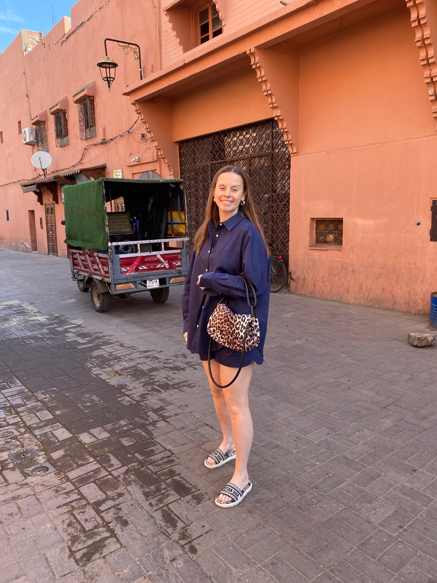 NAVY OVERSIZED SHIRT