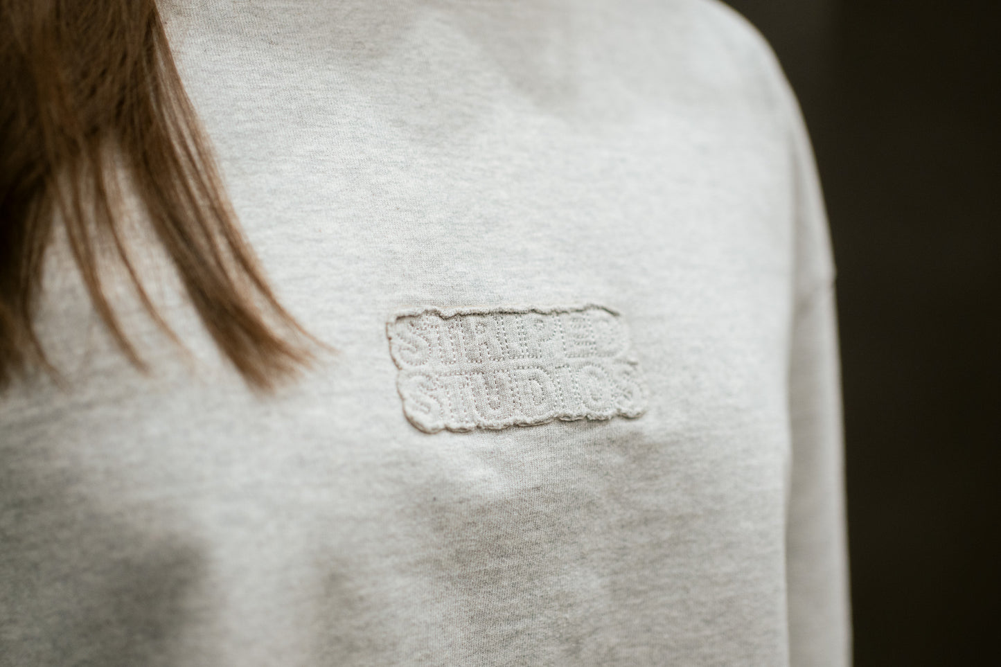 LOGO PATCH GREY WIDE long sleeve