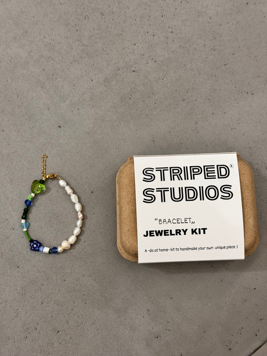 “GREEN HEART BRACELET ,,jewelry kit,,