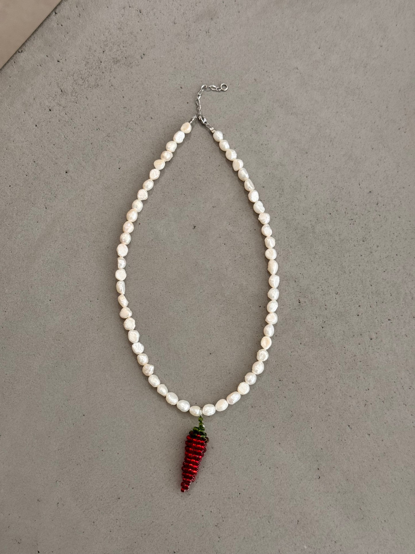 GLITTERY PEPPER necklace