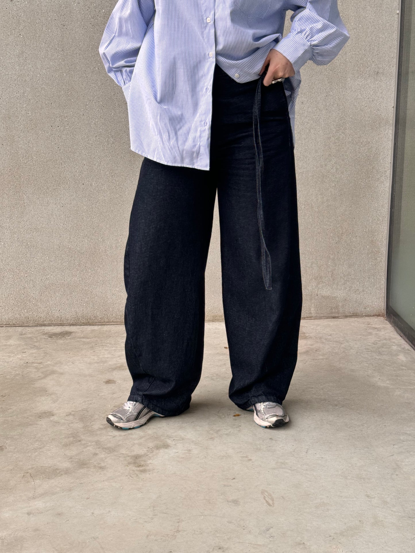 DRAWSTRING BARREL JEANS