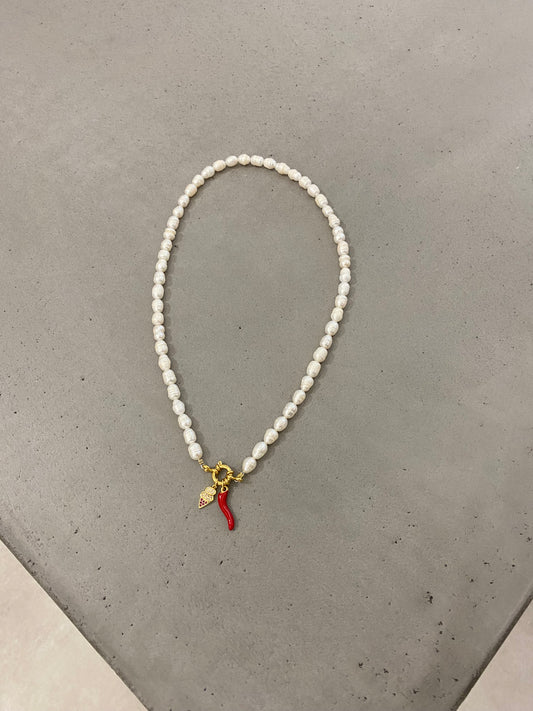 PEPPER & CREAM NECKLACE