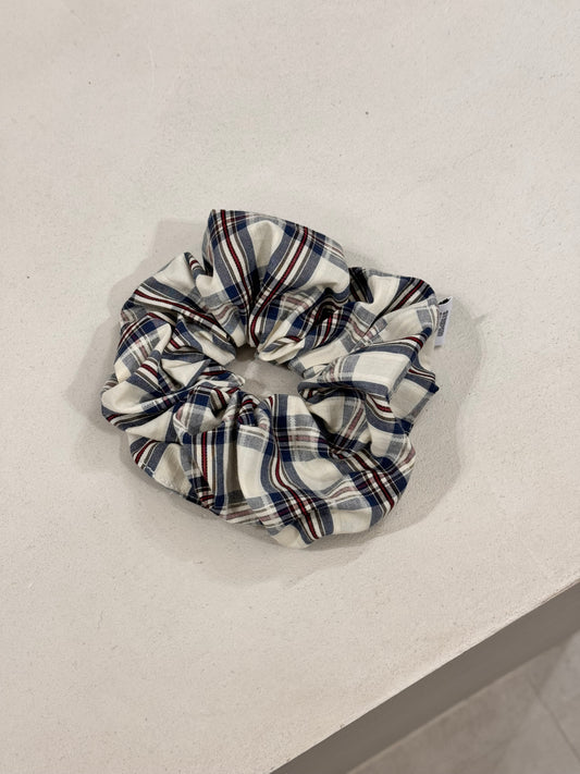 CHECKERED SCRUNCHIE - large