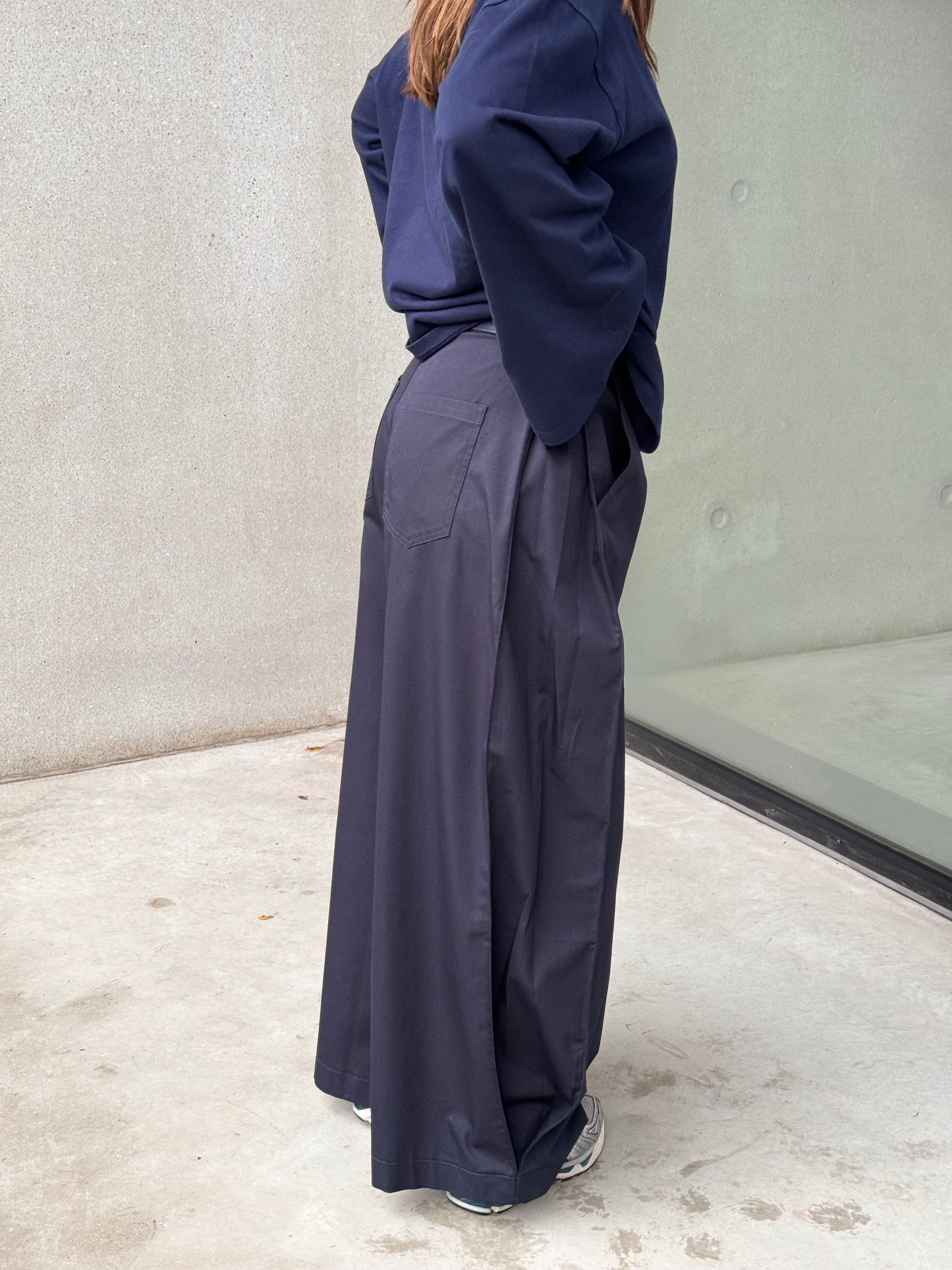 NAVY PLEATED TROUSERS