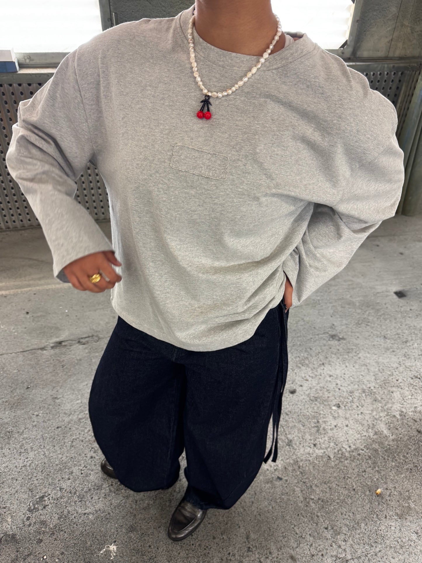 LOGO PATCH GREY WIDE long sleeve