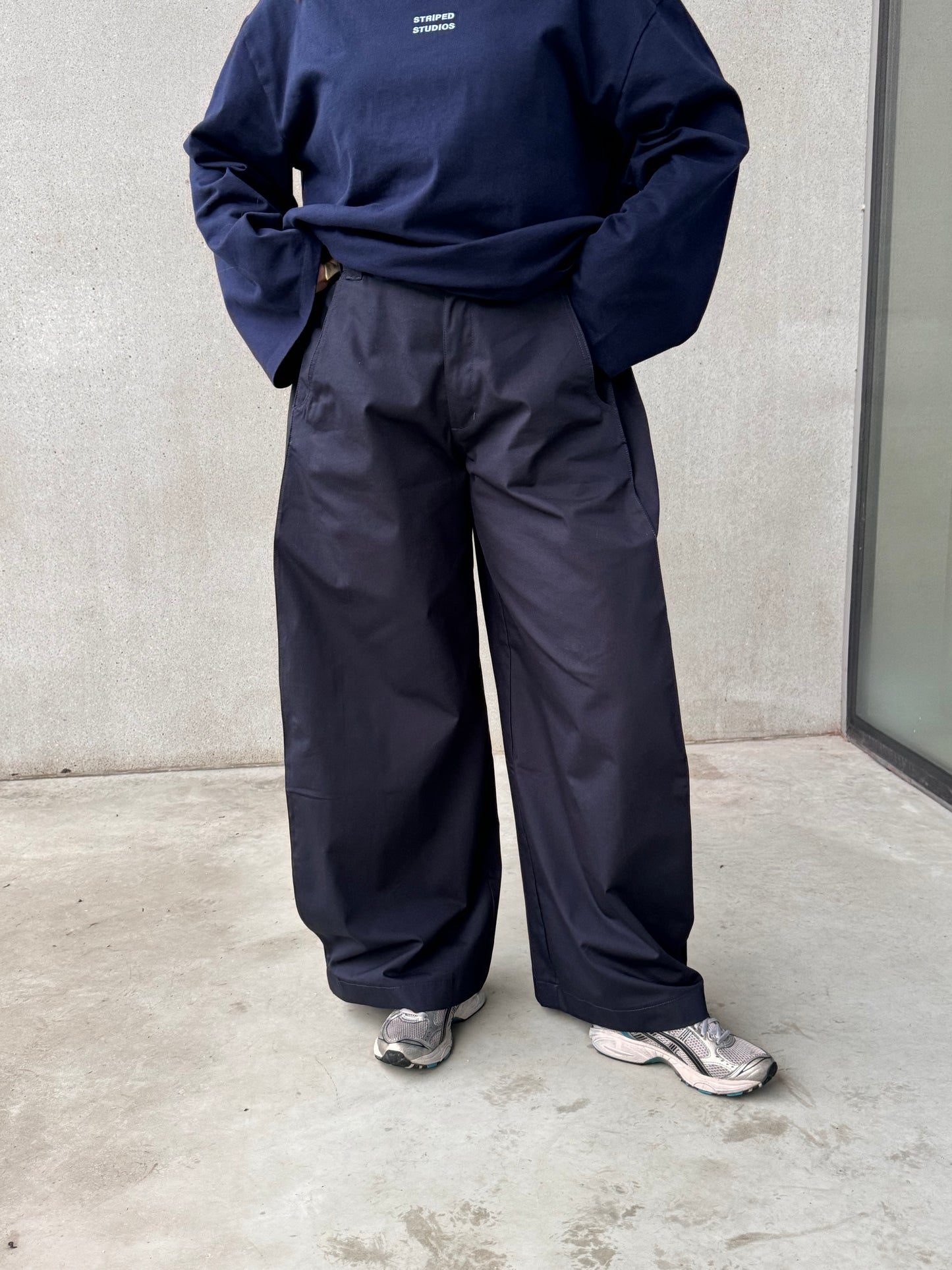 NAVY PLEATED TROUSERS