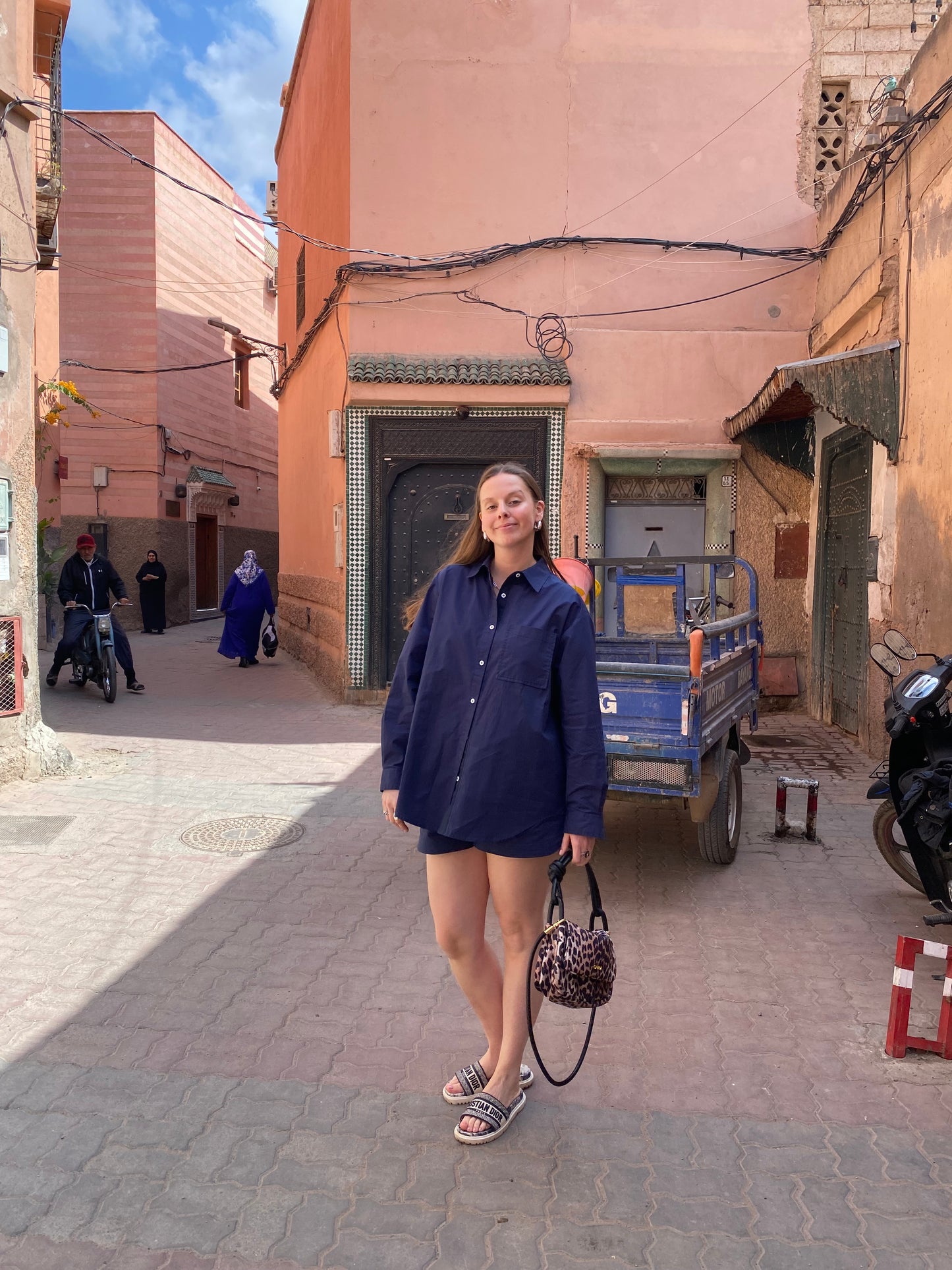 NAVY OVERSIZED SHIRT