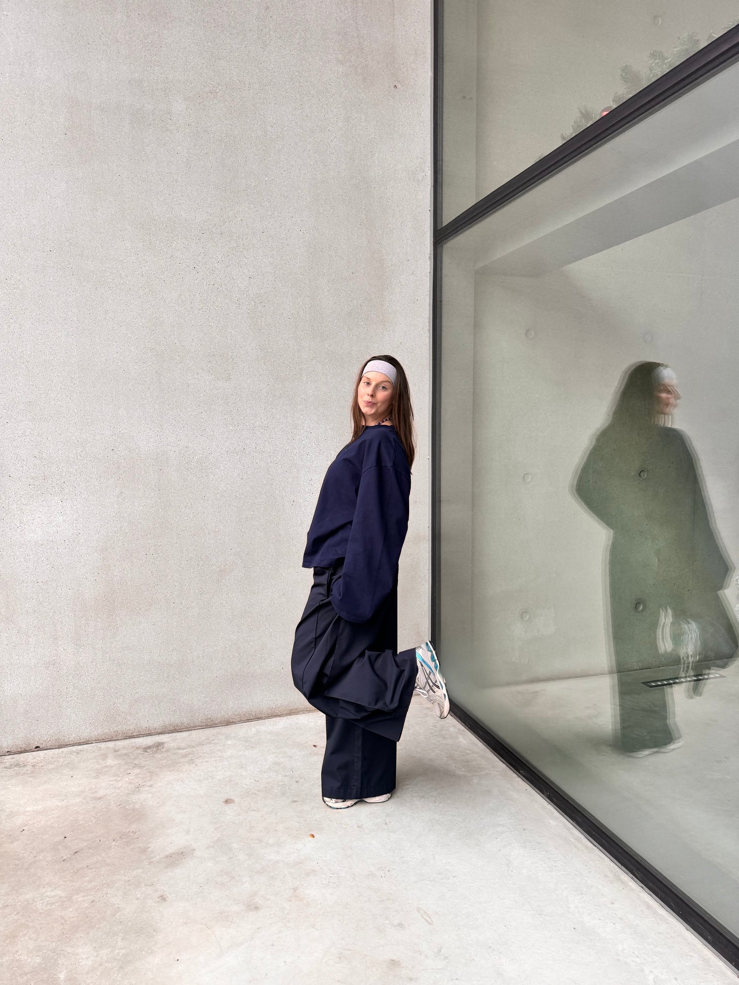 NAVY PLEATED TROUSERS