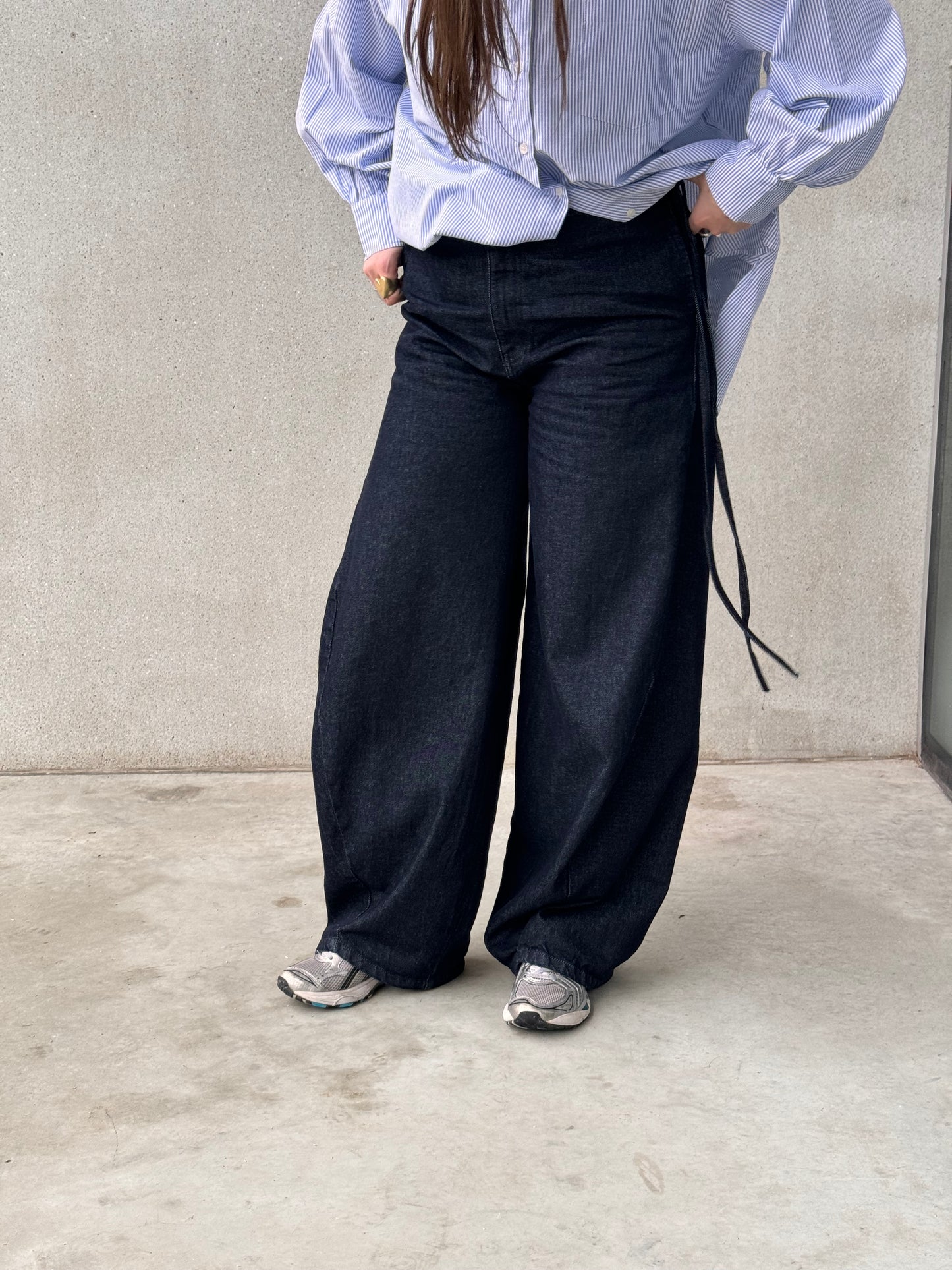 DRAWSTRING BARREL JEANS