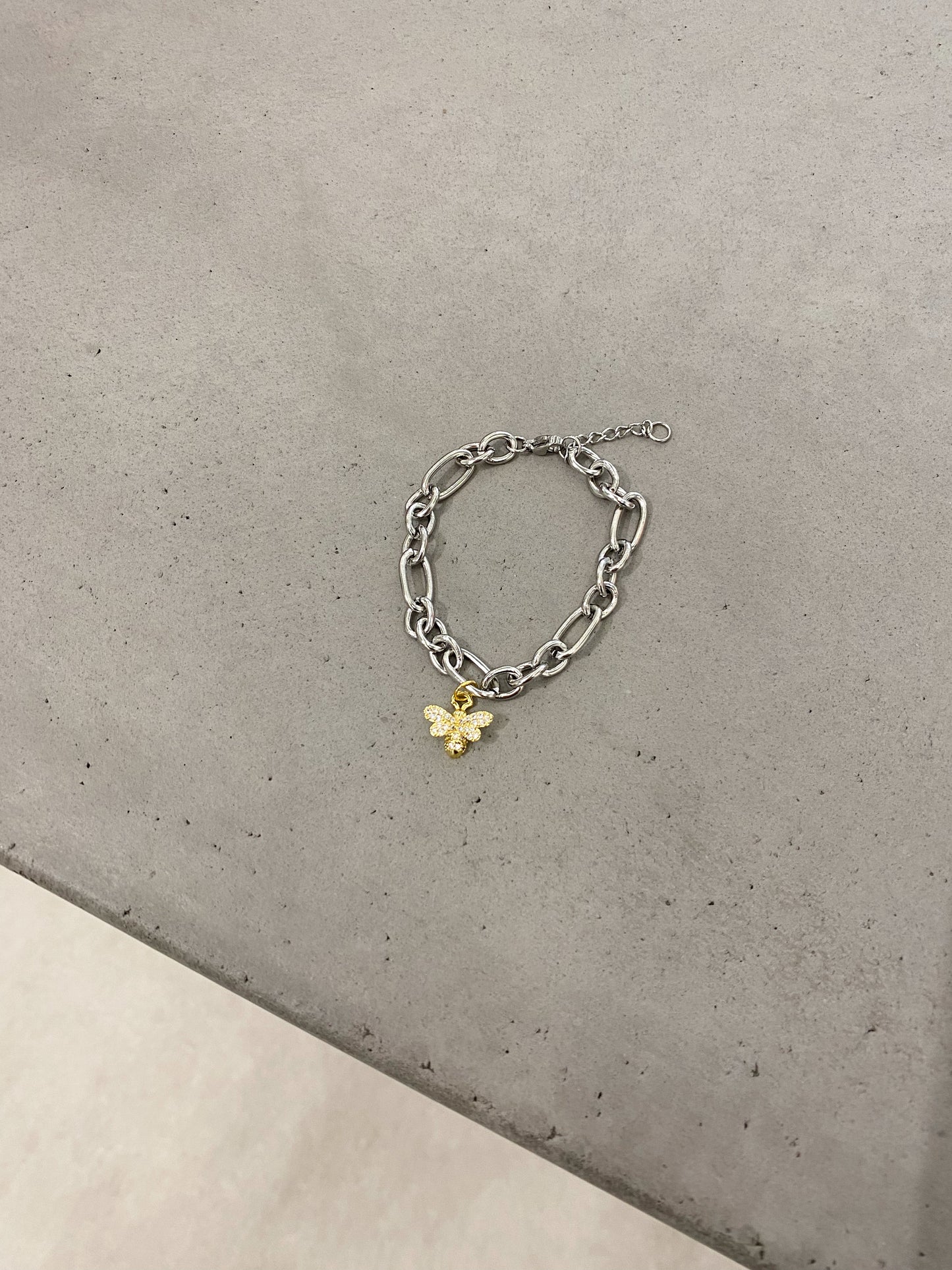 GLITTERY BEE BRACELET