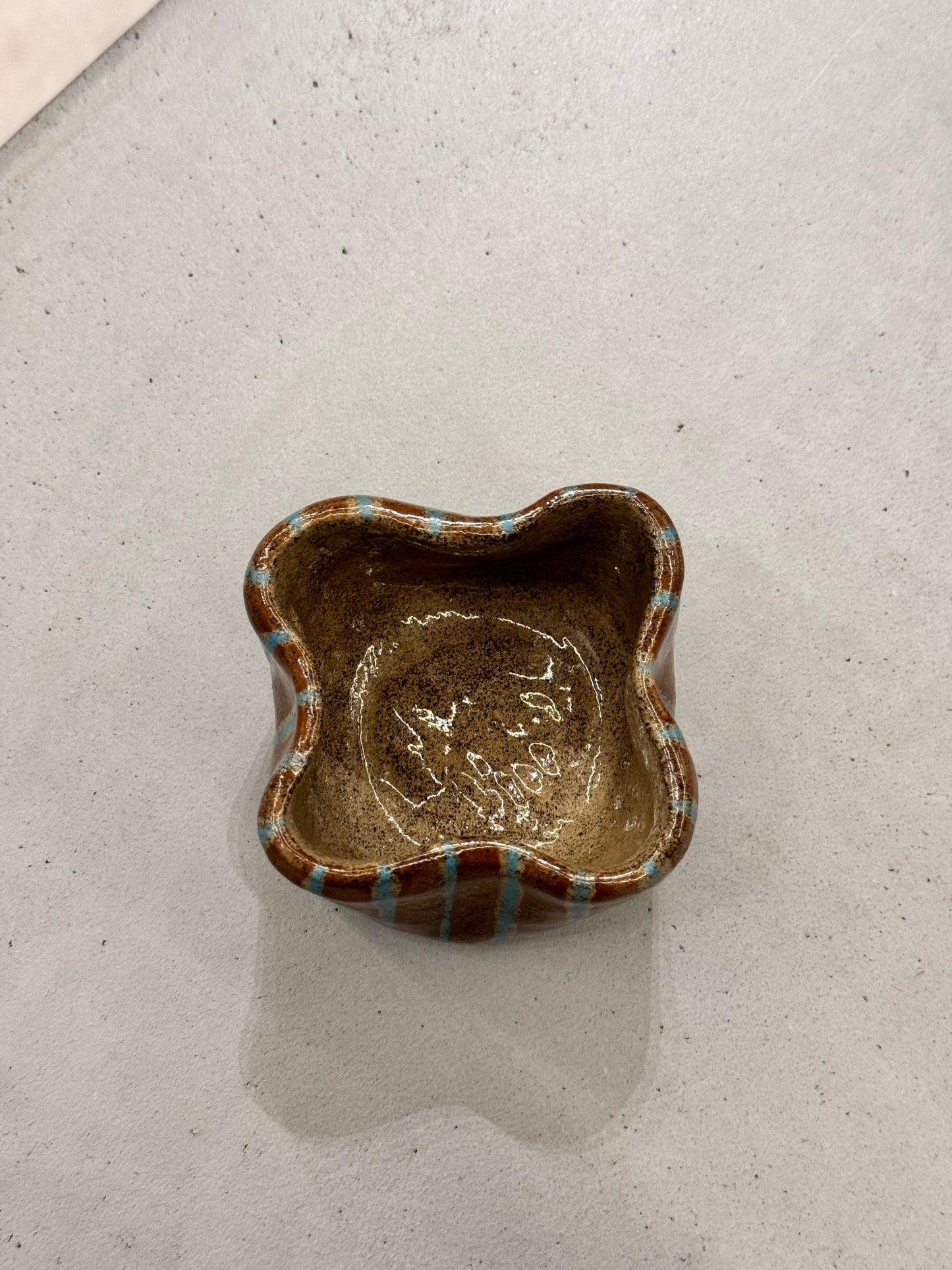 BLUE STRIPES WAVED CUP